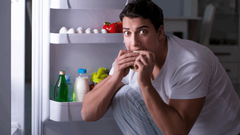 Exagerar depois de um jejum intermitente quebra o déficit calórico e atrapalha o emagrecimento.